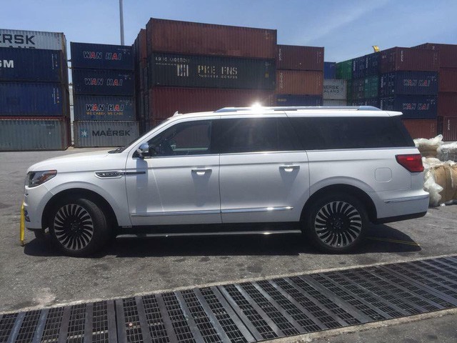 Đại gia Việt đầu tiên tậu hàng khủng Lincoln Navigator L Black Label 2018 - Ảnh 5.