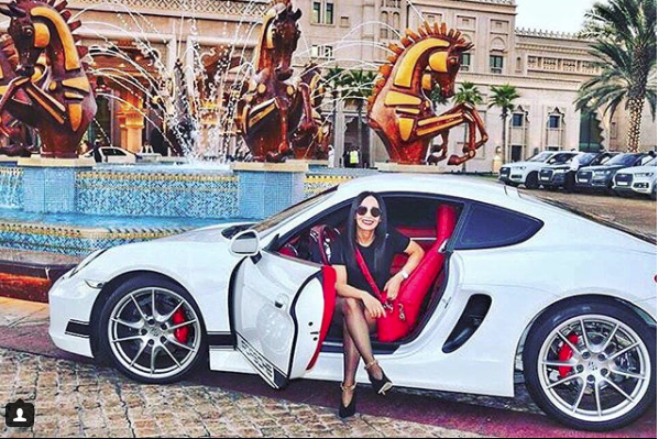 Hoa mắt với câu lạc bộ các quý cô chơi siêu xe ở Dubai: Cuộc sống quá ngắn để lái một chiếc xe nhàm chán - Ảnh 12.
