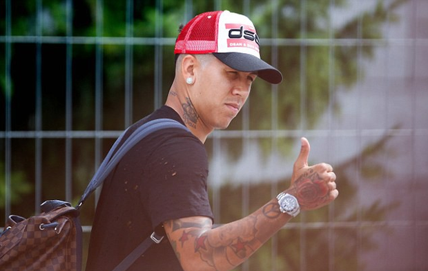Neymar cúi mặt, lảng tránh truyền thông ngày về nước - Ảnh 9.
