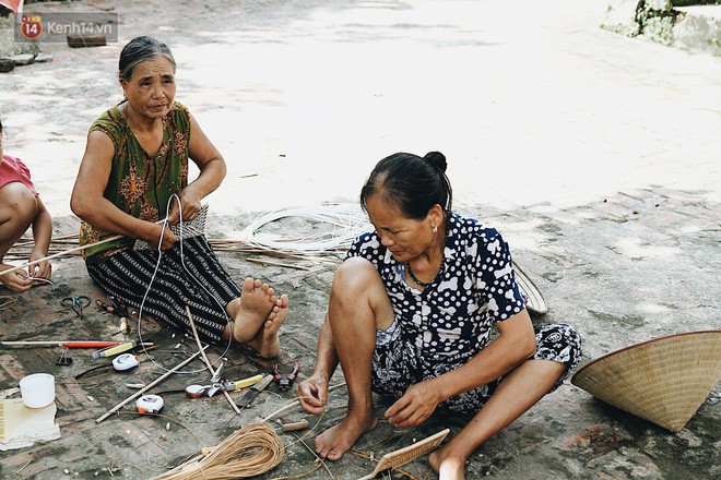 Những ngày lênh đênh ở Chương Mỹ: Trâu bò lặn ngụp, vịt trèo lên những mái nhà khi nước dâng đến tận nóc - Ảnh 6. Những ngày lênh đênh ở Chương Mỹ: Trâu bò lặn ngụp, vịt trèo lên những mái nhà khi nước dâng đến tận nóc - Ảnh 6.