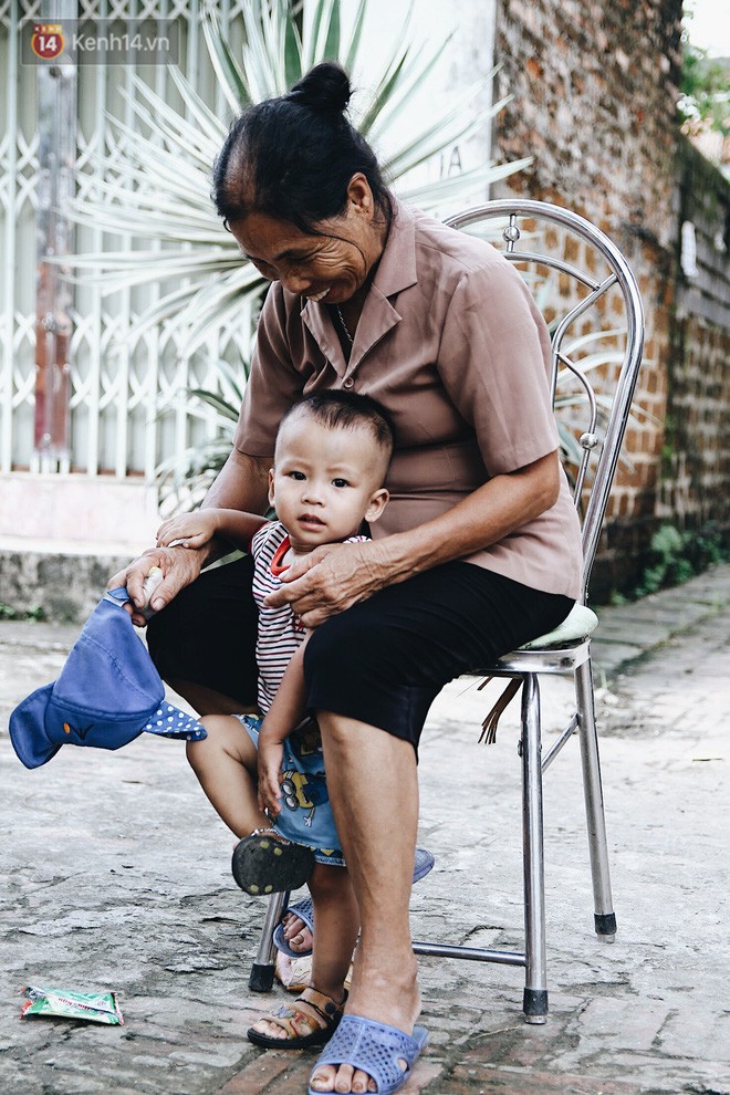 Những ngày lênh đênh ở Chương Mỹ: Trâu bò lặn ngụp, vịt trèo lên những mái nhà khi nước dâng đến tận nóc - Ảnh 7. Những ngày lênh đênh ở Chương Mỹ: Trâu bò lặn ngụp, vịt trèo lên những mái nhà khi nước dâng đến tận nóc - Ảnh 7.