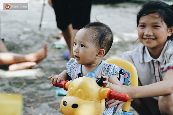 Những ngày lênh đênh ở Chương Mỹ: Trâu bò lặn ngụp, vịt trèo lên những mái nhà khi nước dâng đến tận nóc - Ảnh 9. Những ngày lênh đênh ở Chương Mỹ: Trâu bò lặn ngụp, vịt trèo lên những mái nhà khi nước dâng đến tận nóc - Ảnh 9.