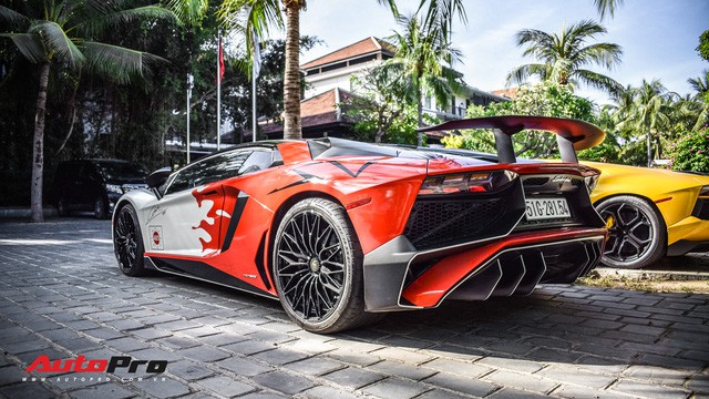 Góc ăn chơi: Quán trà sữa mời cả siêu xe Lamborghini Aventador SV độc nhất Việt Nam của Minh nhựa làm hình ảnh - Ảnh 5.