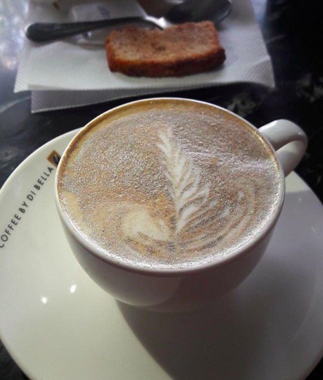 Đây xứng danh là tách cà phê màu mè nhất với cả lớp kim sa hột lựu trên bề mặt - Ảnh 8. Đây xứng danh là tách cà phê màu mè nhất với cả lớp kim sa hột lựu trên bề mặt - Ảnh 8.