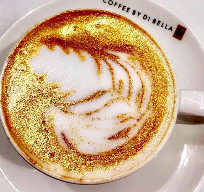 Đây xứng danh là tách cà phê màu mè nhất với cả lớp kim sa hột lựu trên bề mặt - Ảnh 9. Đây xứng danh là tách cà phê màu mè nhất với cả lớp kim sa hột lựu trên bề mặt - Ảnh 9.