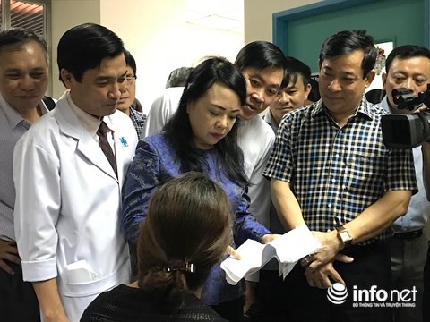 Bộ trưởng Nguyễn Thị Kim Tiến: Không thể để bệnh nhân đợi khám lâu như vậy - Ảnh 1.