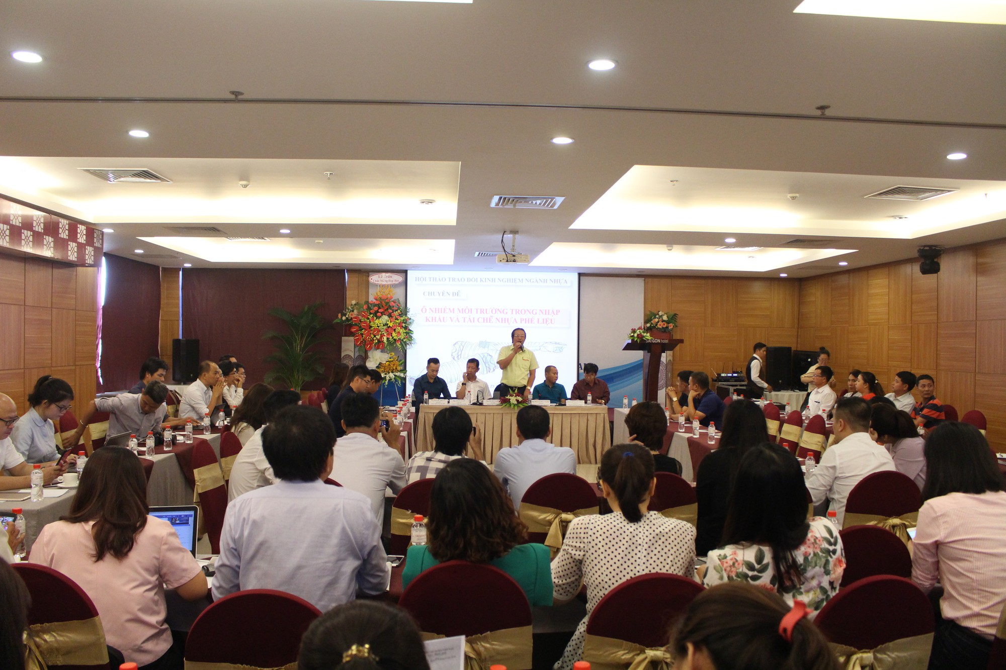 Nóng ngành nhựa: Công nhân mất việc, doanh nghiệp điêu đứng đang đồng loạt kêu khóc vì bị siết nhập khẩu phế liệu - Ảnh 1. Nóng ngành nhựa: Công nhân mất việc, doanh nghiệp điêu đứng đang đồng loạt kêu khóc vì bị siết nhập khẩu phế liệu - Ảnh 1.