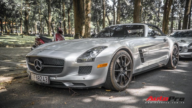 Sau hành trình xuyên Việt, bộ 3 siêu xe Mercedes-Benz SLS AMG đặc biệt của ông chủ cà phê Trung Nguyên lại tham gia minishow tại Sài Gòn - Ảnh 4.