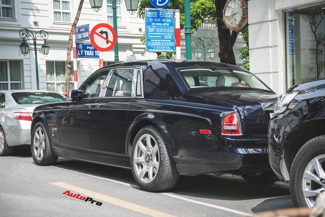Gặp lại Rolls-Royce Phantom Sapphire Edition độc nhất Việt Nam - Xe siêu sang đình đám cho giới nhà giàu - Ảnh 2.