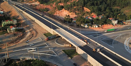 Không thu phí cao tốc Hải Phòng-Hạ Long nhưng lại mất phí qua cầu - Ảnh 1.