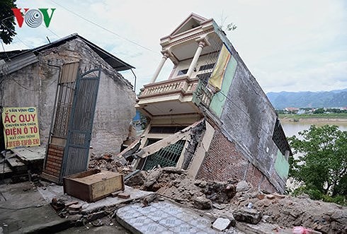 Vì sao xảy ra sạt lở đất nghiêm trọng tại Hòa Bình? - Ảnh 1. Vì sao xảy ra sạt lở đất nghiêm trọng tại Hòa Bình? - Ảnh 1.