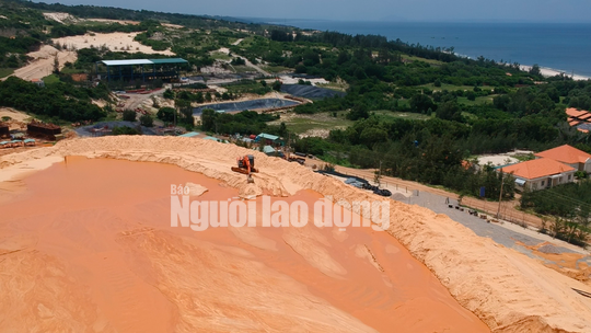 Flycam: Mỏ khai thác titan băm nát bãi biển Bình Thuận - Ảnh 6.
