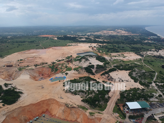 Flycam: Mỏ khai thác titan băm nát bãi biển Bình Thuận - Ảnh 10.