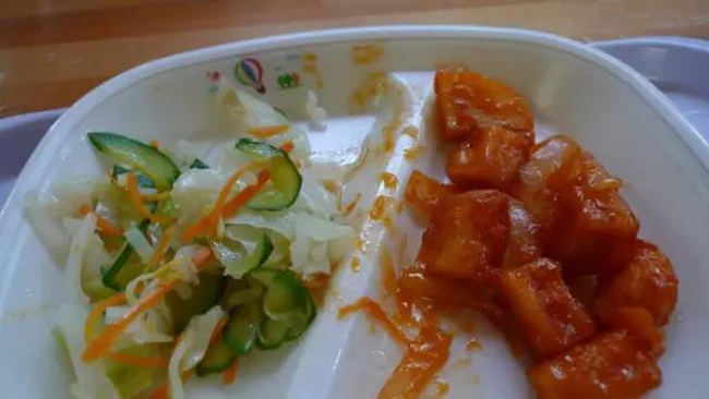 Chuyện giáo dục ở Nhật Bản: Chỉ một bữa trưa của học sinh tiểu học đã cho thấy người Nhật bỏ xa thế giới ở lĩnh vực trồng người như thế nào - Ảnh 2. Chuyện giáo dục ở Nhật Bản: Chỉ một bữa trưa của học sinh tiểu học đã cho thấy người Nhật bỏ xa thế giới ở lĩnh vực trồng người như thế nào - Ảnh 2.