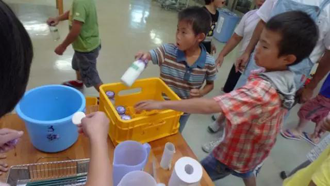 Chuyện giáo dục ở Nhật Bản: Chỉ một bữa trưa của học sinh tiểu học đã cho thấy người Nhật bỏ xa thế giới ở lĩnh vực trồng người như thế nào - Ảnh 16. Chuyện giáo dục ở Nhật Bản: Chỉ một bữa trưa của học sinh tiểu học đã cho thấy người Nhật bỏ xa thế giới ở lĩnh vực trồng người như thế nào - Ảnh 16.