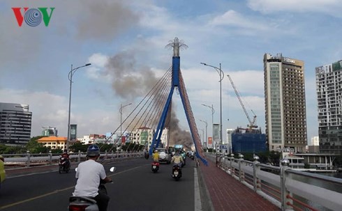 Cập nhật: Cháy cực lớn tại Đà Nẵng, khói cuồn cuộn phủ một góc phố - Ảnh 7.