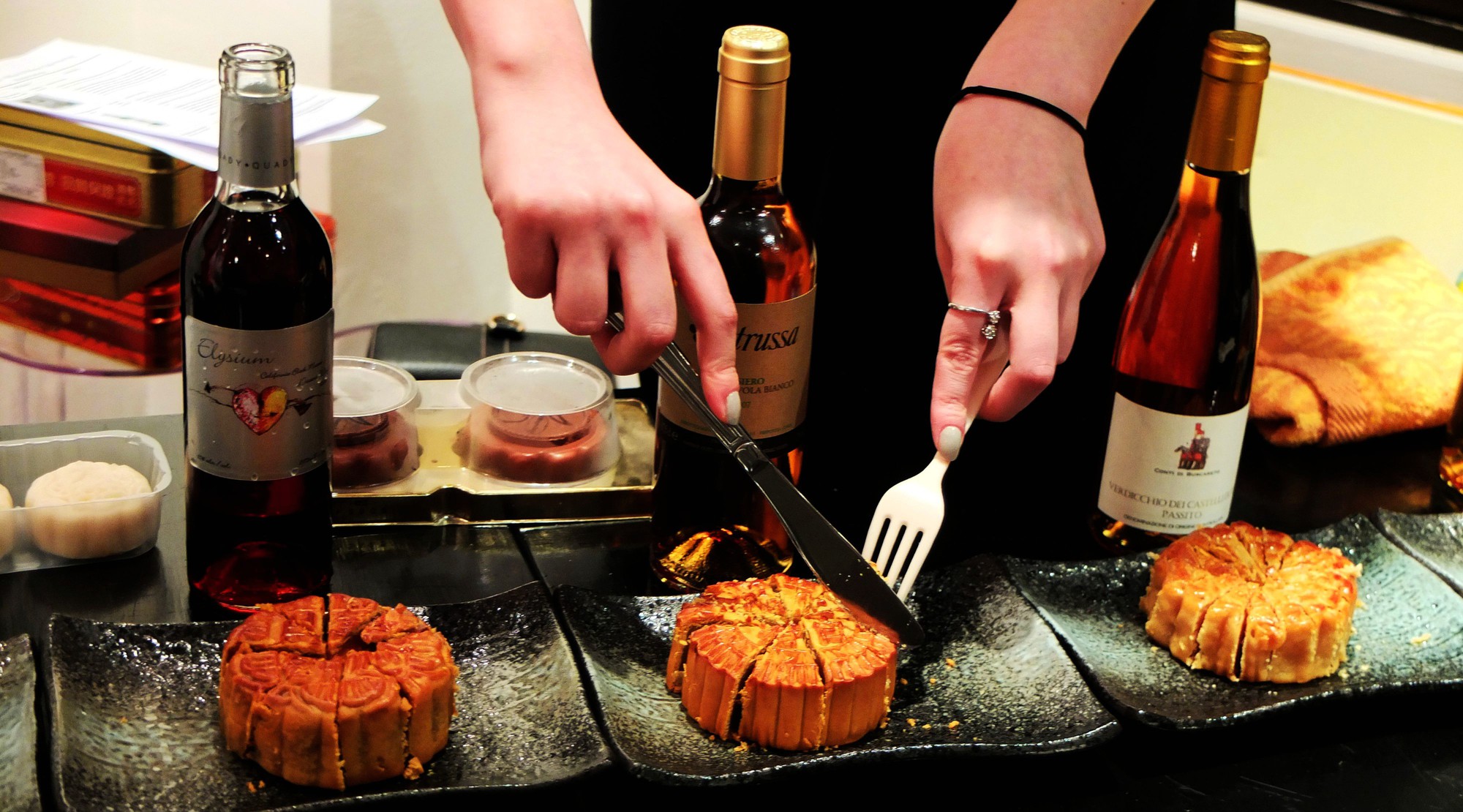 1 chiếc bánh trung thu = 5 cái đùi gà: Đây là những thứ bạn nên thưởng thức cùng bánh để không lo béo phì - Ảnh 4. 1 chiếc bánh trung thu = 5 cái đùi gà: Đây là những thứ bạn nên thưởng thức cùng bánh để không lo béo phì - Ảnh 4.