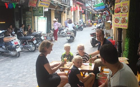 Việt Nam có lượng khách quốc tế tăng trưởng nhanh bậc nhất thế giới - Ảnh 1.