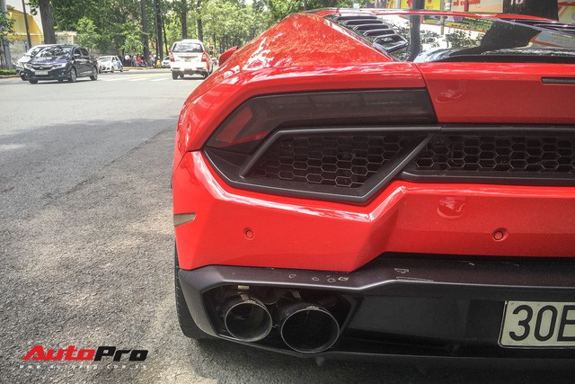 Lamborghini Huracan LP580-2 đầu tiên Việt Nam về tay đại gia Sài Gòn - Ảnh 8.