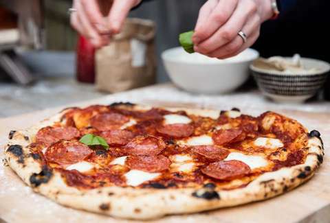 Được trả 300 đến 1.000 USD mỗi ngày chỉ để “nếm” pizza: Tưởng “việc nhẹ lương cao”, không khó nhưng lại khó không tưởng với nhiều người  - Ảnh 1.