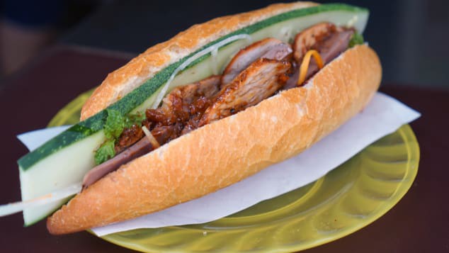 Báo Mỹ ca ngợi bánh mì Việt Nam: Nhất định phải đến Hội An để tìm kiếm món ăn nức tiếng thế giới - Ảnh 1.