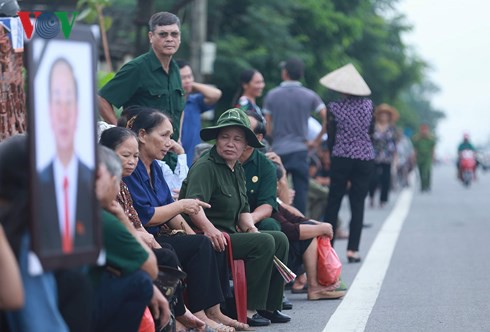 Chủ tịch nước Trần Đại Quang trở về đất mẹ - Ảnh 50.