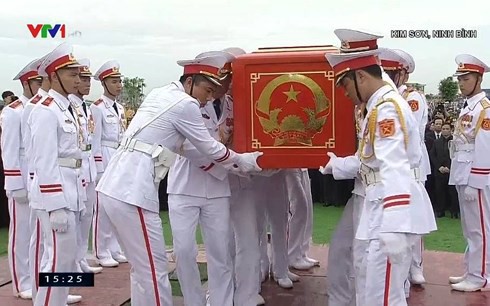 Chủ tịch nước Trần Đại Quang trở về đất mẹ - Ảnh 19.