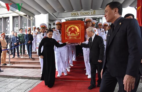 Trực tiếp: Đưa linh cữu Chủ tịch nước Trần Đại Quang về quê nhà - Ảnh 25.