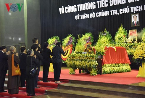 Trực tiếp: Đưa linh cữu Chủ tịch nước Trần Đại Quang về quê nhà - Ảnh 57.