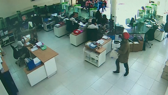 Đã bắt được 2 nghi phạm cướp ngân hàng ở Khánh Hòa - Ảnh 3.