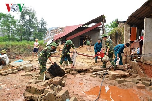 Khẩn trương khắc phục sự cố vỡ bờ đập bãi thải Nhà máy DAP Lào Cai - Ảnh 2.