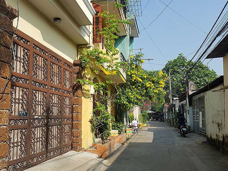 Hẻm 58 hiện có những căn nhà cao tầng, thậm chí là biệt thự rất kiên cố. Ảnh: ĐÀO TRANG