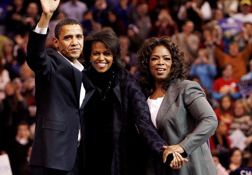 
Bà Oprah Winfrey cùng gia đình cựu Tổng thống Barack Obama. Ảnh: Reuters
