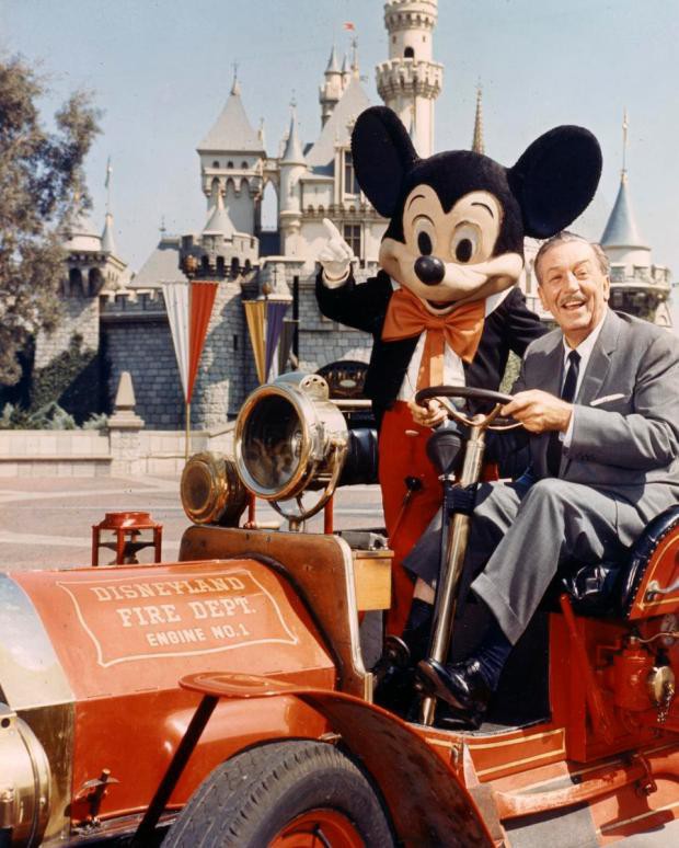 7 bài học cuộc sống từ ông vua giải trí Walt Disney: Thôi ảo tưởng, những giấc mơ cần rất nhiều tiền và muốn có tiền, đầu tiên hãy học cách bán hàng! - Ảnh 1.