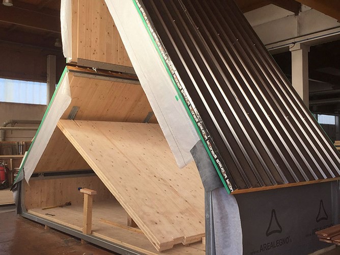 Ngôi nhà đặc biệt này được làm từ nguyên vật liệu cao cấp và thiết kế đặc biệt. Chúng đã được chứng minh là an toàn với động đất.