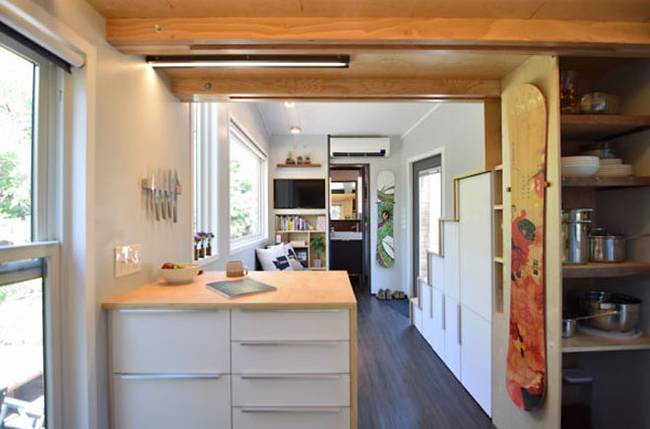 Cặp vợ chồng trẻ sống vô tư và tiện nghi trong ngôi nhà 18m2 - Ảnh 9.