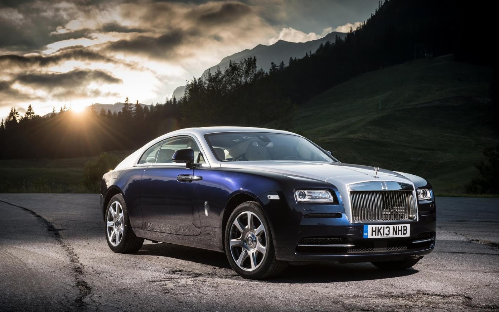 The Black Badge Wraith Black Arrow Is Rolls-Royce's Last V-12 Coupe – Robb  Report