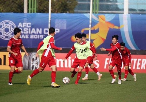 Asian Cup 2019: Thái Lan bất ngờ hạ Bahrain, Jordan vô tình giúp Việt Nam - Ảnh 1.