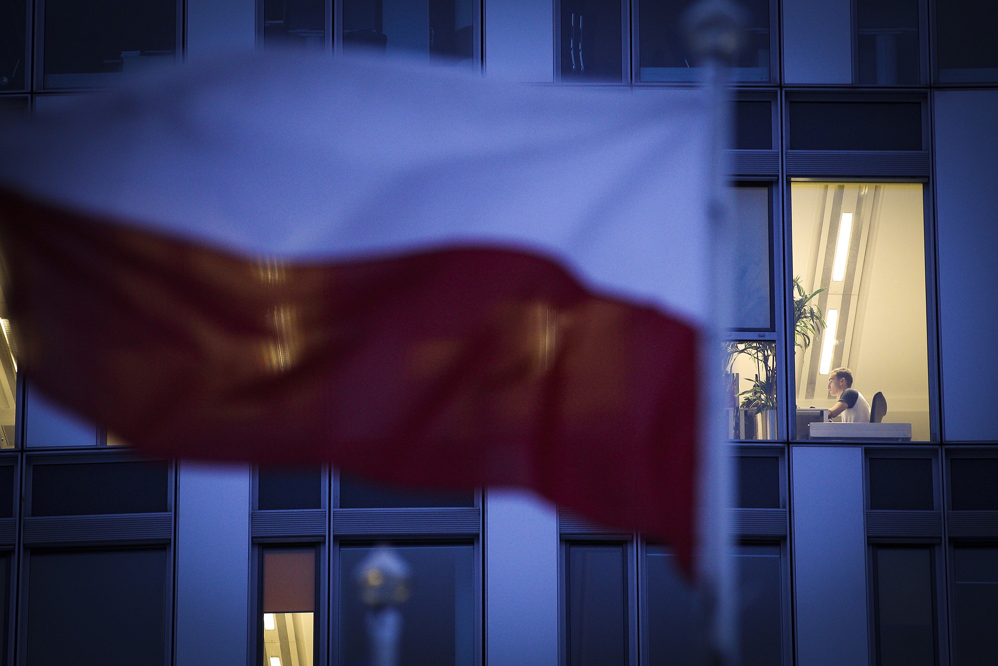 Bê bối gián điệp của Huawei ở Ba Lan: Kiến có thể giết chết voi - Ảnh 1. Bê bối gián điệp của Huawei ở Ba Lan: Kiến có thể giết chết voi - Ảnh 1.