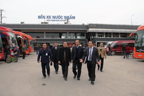 5 bến xe ở Hà Nội “cõng” cả triệu khách về đón Xuân - Ảnh 3.