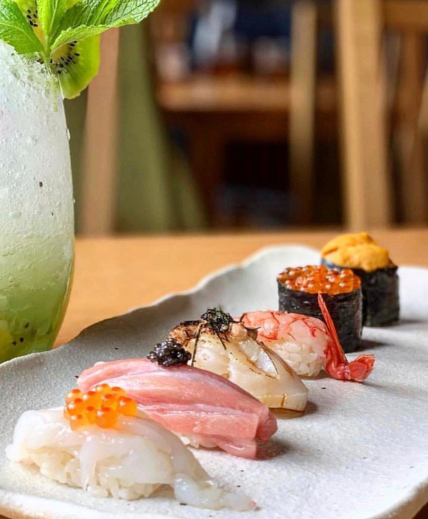 Đố bạn biết sushi và kimbap có gì khác nhau: Ngoài xuất xứ từ 2 quốc gia, điểm đặc trưng này mới là quyết định! - Ảnh 4.