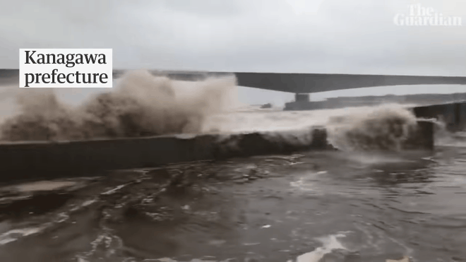  Siêu bão quái vật Hagibis đổ bộ: Hàng loạt sông chực vỡ bờ, Nhật Bản cảnh báo mức cao nhất - Ảnh 3.