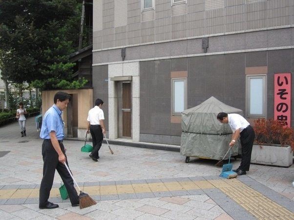 Từ câu chuyện CĐV Nhật Bản nhặt hết rác ở khán đài cho đến lối sống siêu sạch của một quốc gia khiến cả thế giới phải ngả mũ bái phục - Ảnh 7.