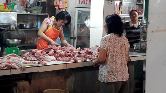 Giá thịt lợn cao kỷ lục và tiếp tục tăng có cần thiết nhập khẩu thịt lợn - Ảnh 1.