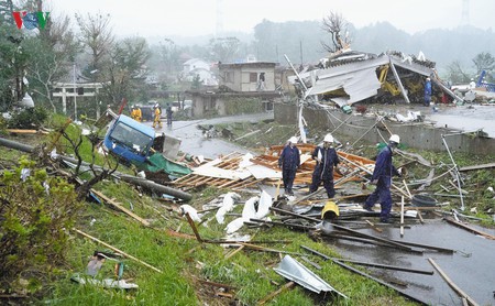  Nhật Bản sau bão Hagibis: Đường biến thành sông, nhà cửa đổ sập - Ảnh 5.