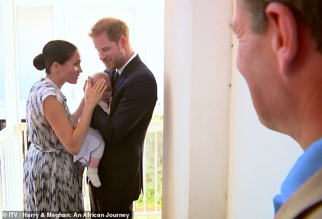 Meghan Markle bị chỉ trích là lố bịch khi dùng con trai Archie để chiếm sóng chuyến đi công du của chị dâu Kate - Ảnh 2.