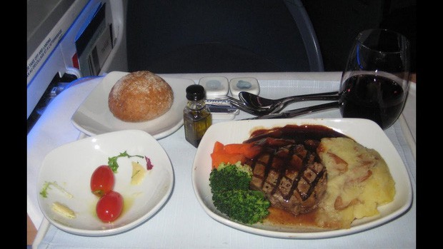 Suất ăn hạng nhất của 15 hãng hàng không này sẽ làm thay đổi quan niệm của bạn về chuyện ăn uống trên máy bay - Ảnh 3.