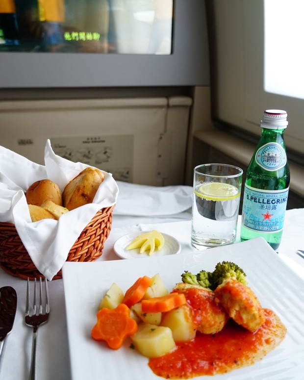 Suất ăn hạng nhất của 15 hãng hàng không này sẽ làm thay đổi quan niệm của bạn về chuyện ăn uống trên máy bay - Ảnh 21.