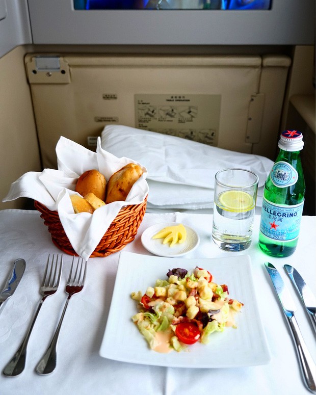Suất ăn hạng nhất của 15 hãng hàng không này sẽ làm thay đổi quan niệm của bạn về chuyện ăn uống trên máy bay - Ảnh 23.