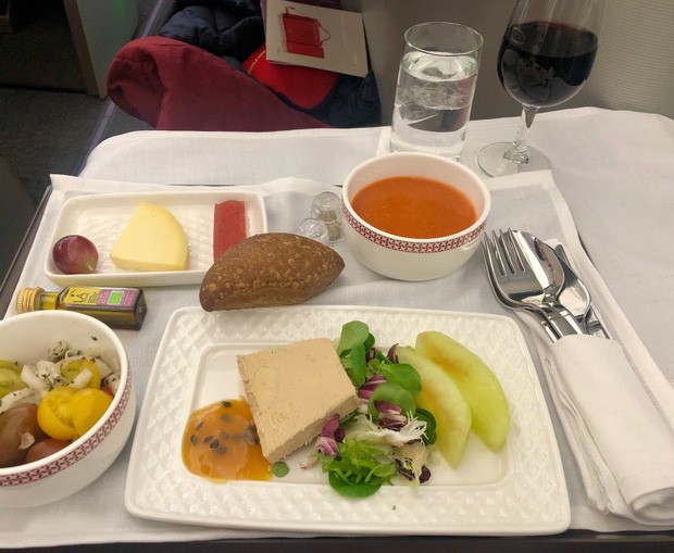 Suất ăn hạng nhất của 15 hãng hàng không này sẽ làm thay đổi quan niệm của bạn về chuyện ăn uống trên máy bay - Ảnh 24.